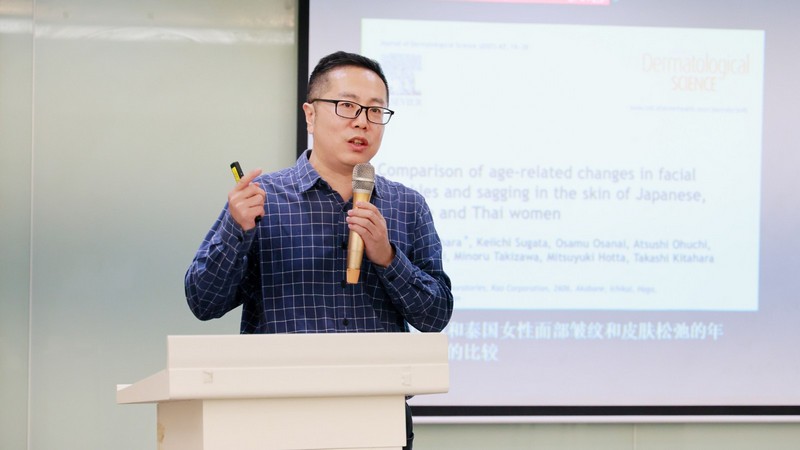 DEVA expert professor lecturing brand owners on new product development (NPD) logic and market strategies